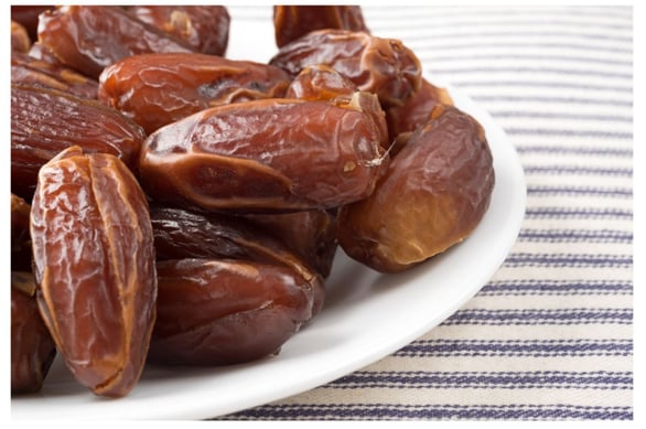 Dried dates, pitted (organic) - per gm