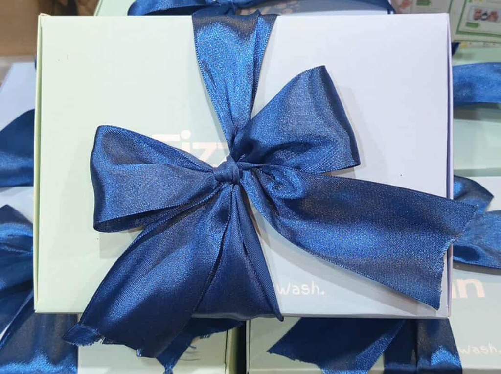 Foaming hand soap tablet - starter kit with blue ribbon