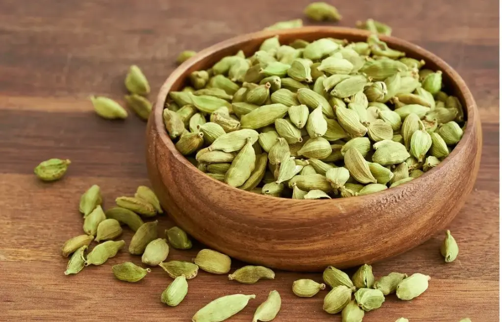 Cardamom green, whole - per gm