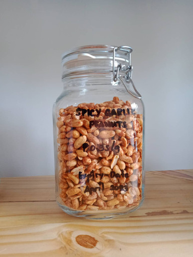 Peanuts, spicy garlic - per gm