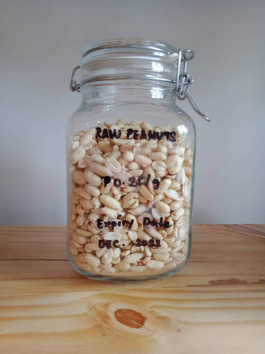 Peanuts, raw blanched  - per gm