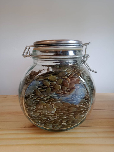 Pumpkin seeds, raw- per gm